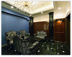 ラグジュアリーな院内